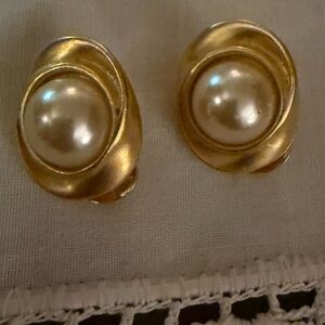 Vintage Elegant Brushed Gold and Pearl Clip On Earrings